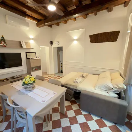 Bocaccio's - 2 Min From Trevi Fountain *