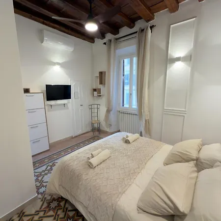 Bocaccio's - 2 Min From Trevi Fountain Appartamento Roma