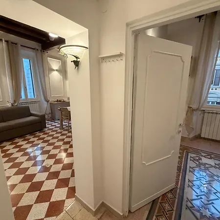 Bocaccio's - 2 Min From Trevi Fountain Apartment