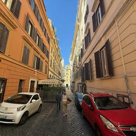 Apartment Bocaccio's - 2 Min From Trevi Fountain *