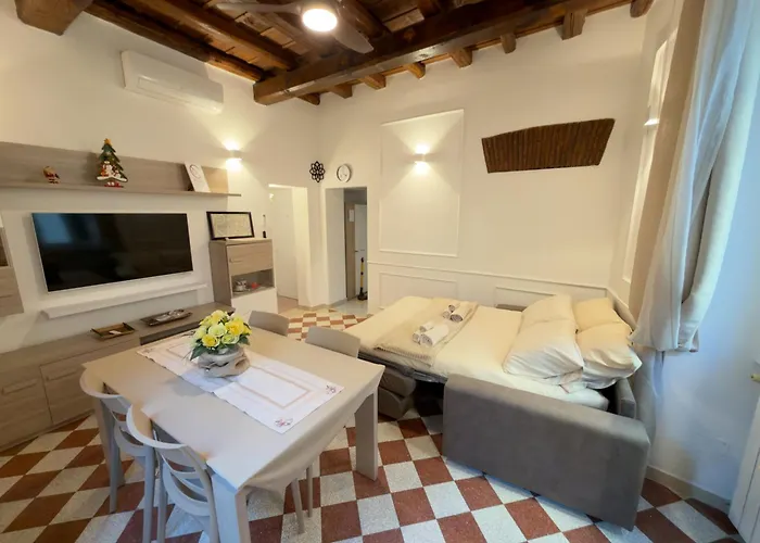 Bocaccio's - 2 Min From Trevi Fountain *