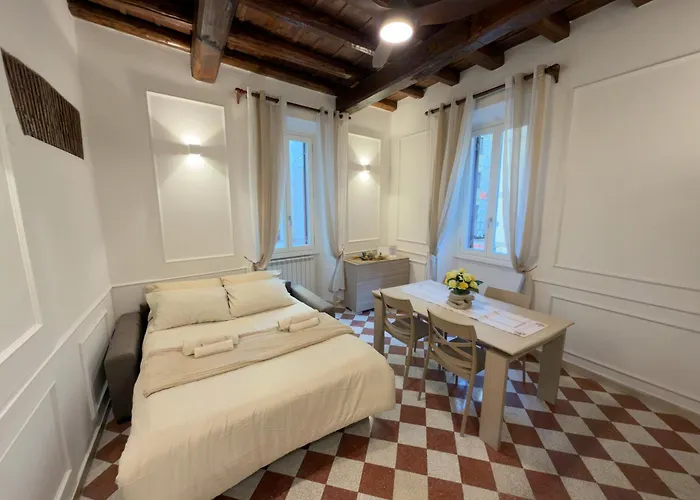 Bocaccio's - 2 Min From Trevi Fountain Appartamento *